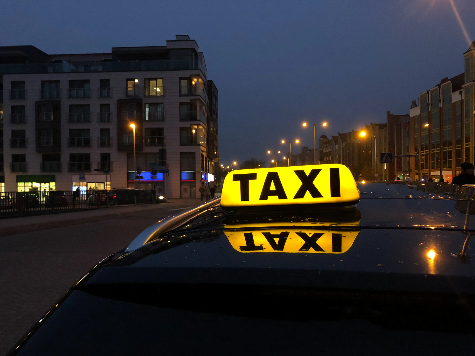 paisaje nocturno servicio de taxi